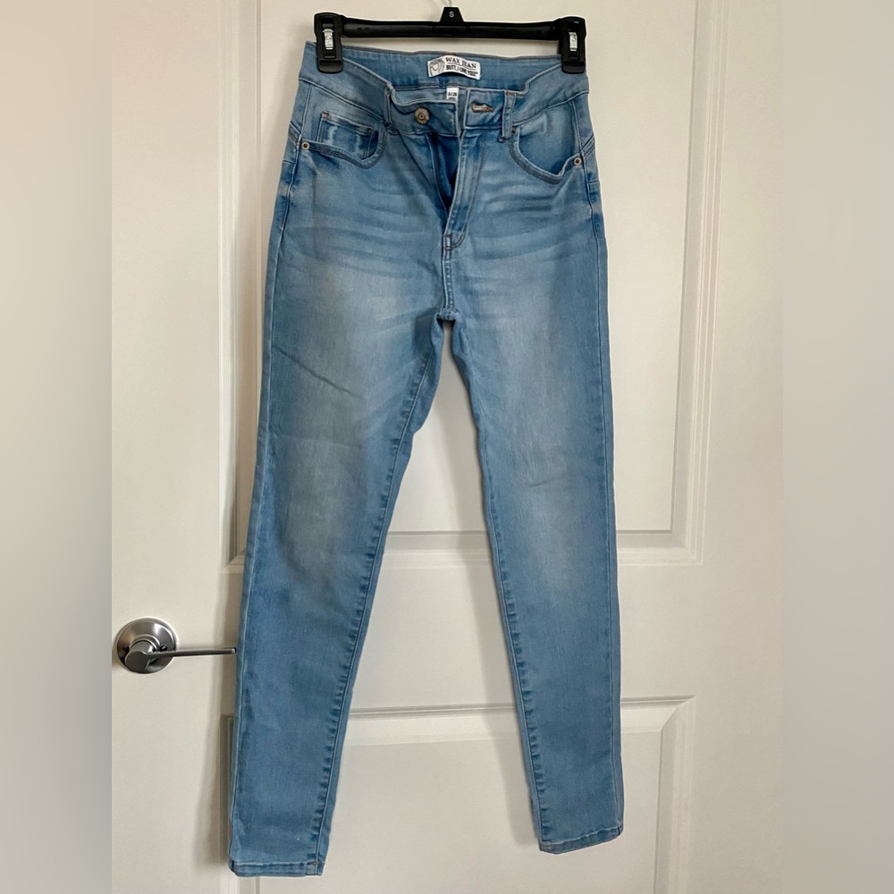 Wax Jeans light denim wash size 3 skinny leg stretch jean